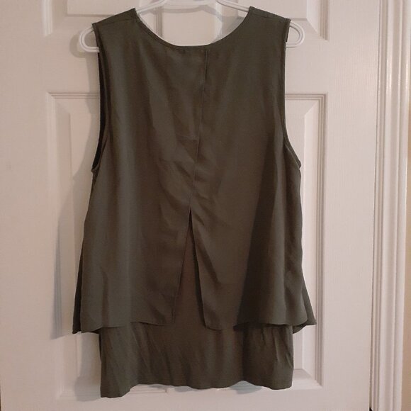 Bar III Women's XXL Olive Green Sleeveless Tiered Layered V Neck Top - Picture 3 of 6